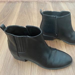 Old Navy Black Snakeskin Ankle Boots Size 10